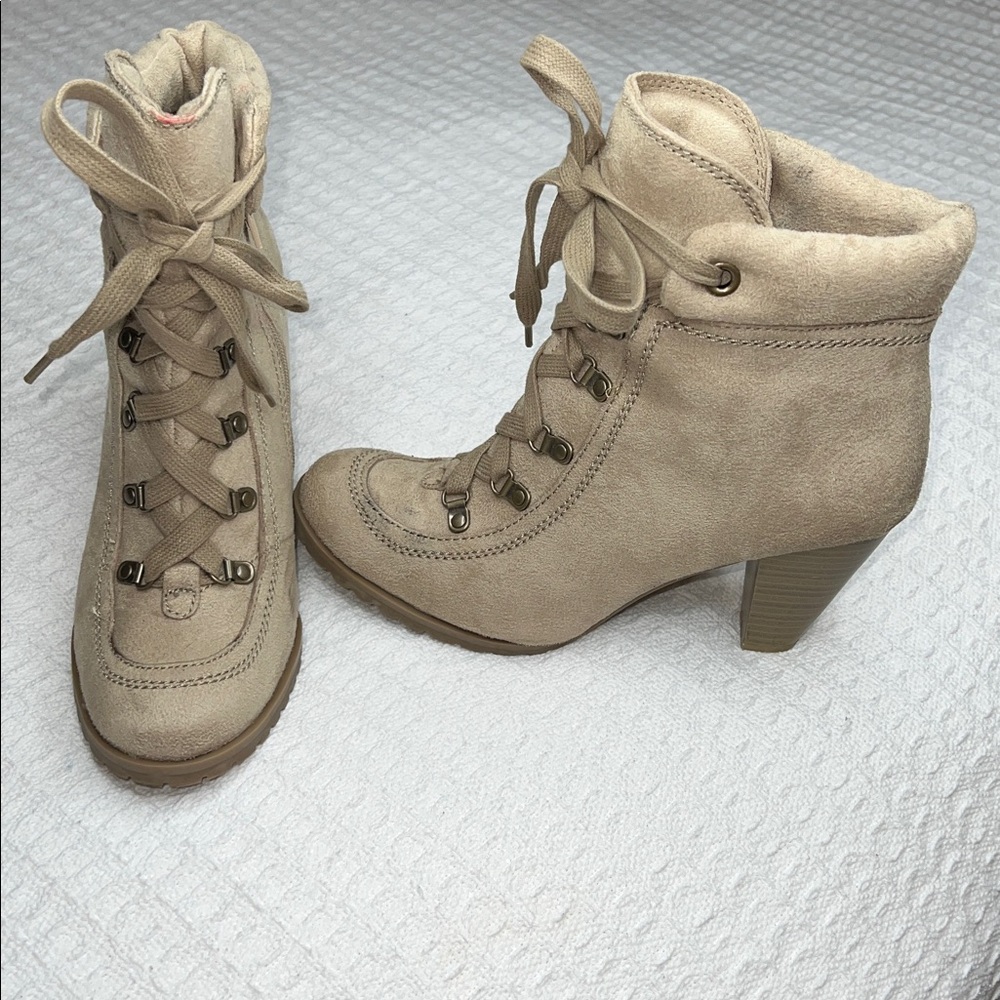 DECREE 9 Mobwife Chunky Block Heel Lace Up Victorian Boot Suede Like Booties